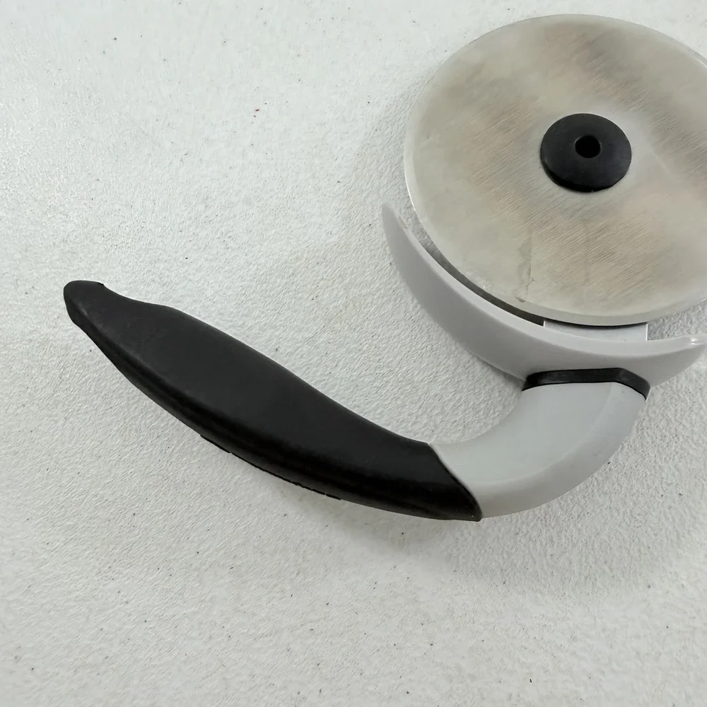Calphalon Ergonomic Handle Stainless Steel Pizza Cutter